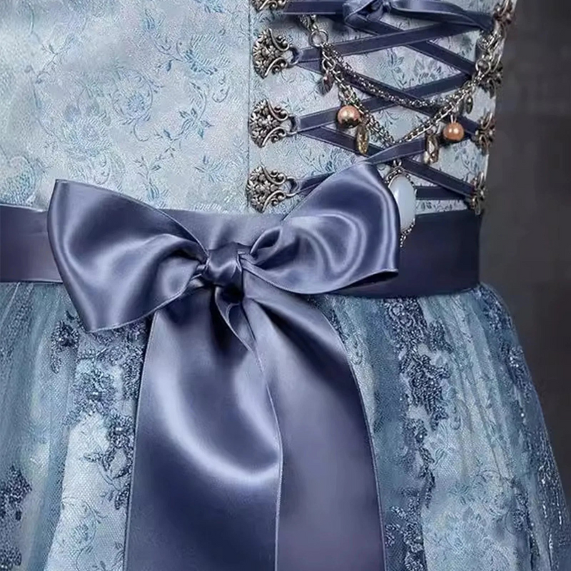 Dirndl élégant pour femme avec jupe évasée