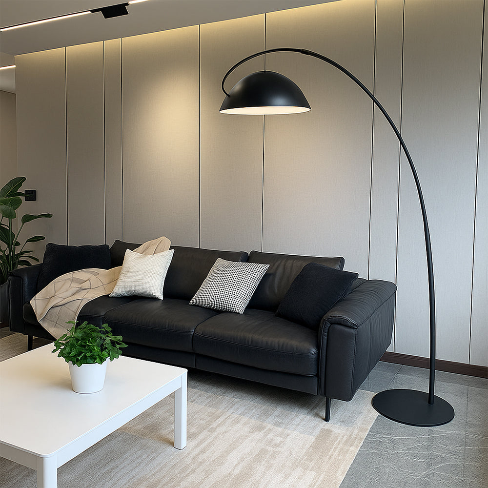 Lampadaire arc noir élégant avec abat-jour en dôme pour éclairage de salon