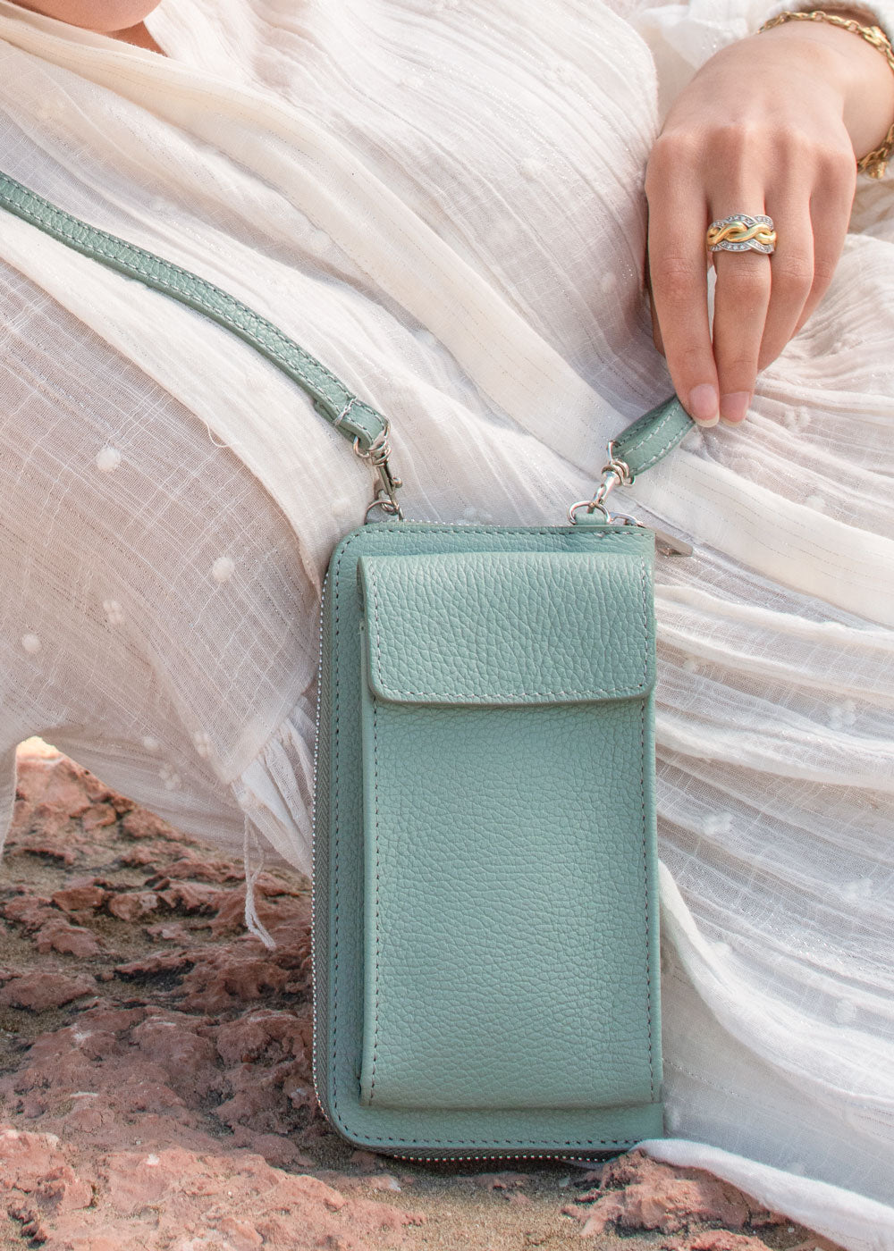 Portefeuille bandoulière en cuir couleur écume de mer