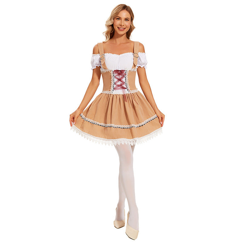 Traditionelles Minikleid für Damen mit Bardotbluse und Hut
