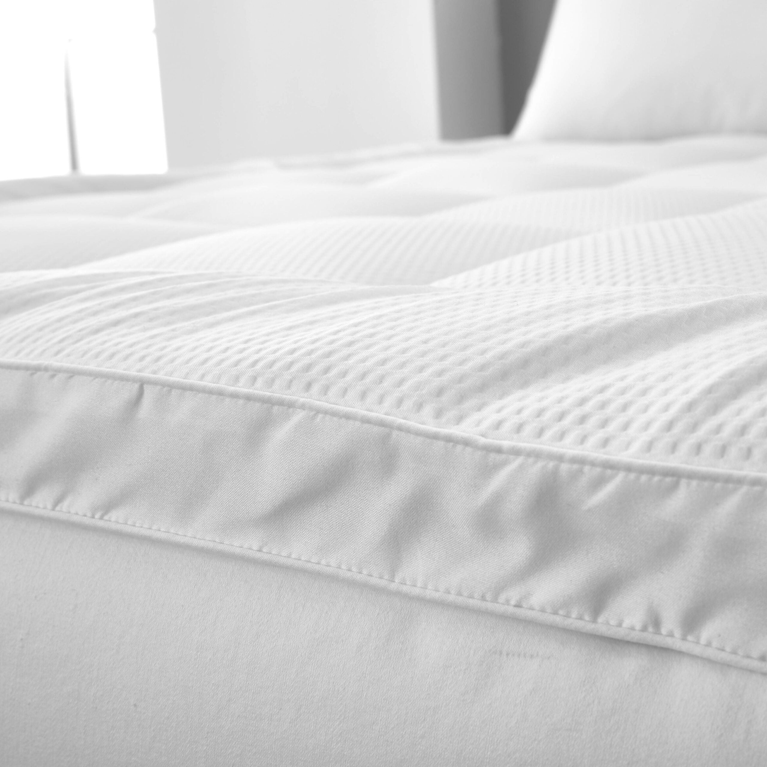 Surmatelas en mousse à mémoire de forme de 4CM pour un confort et un soutien supplémentaires