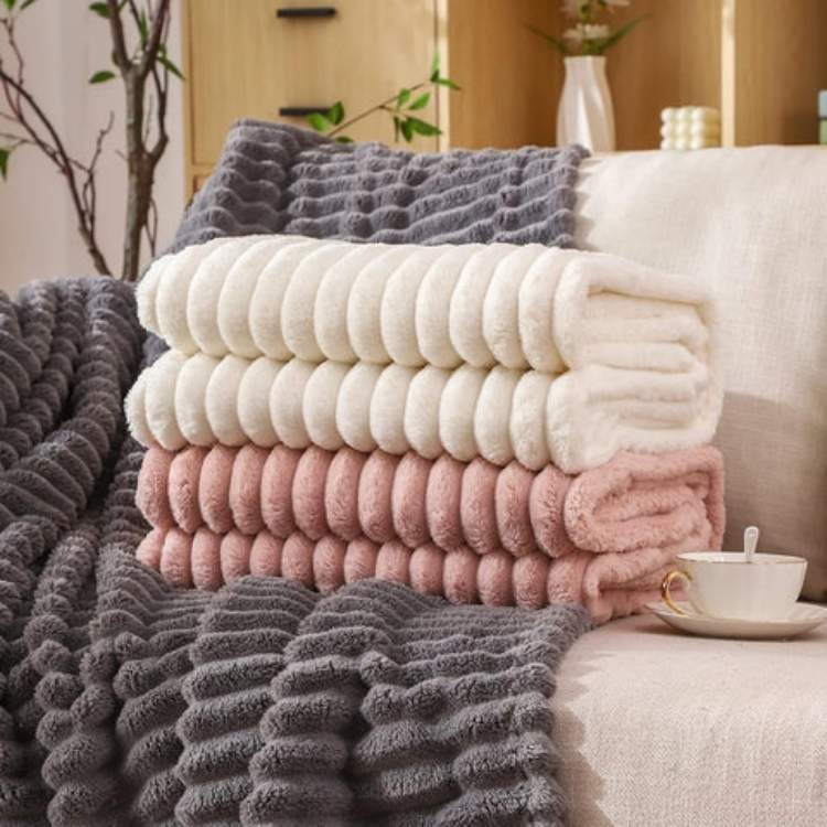 Faux-Fur Weighted Blanket – CloudStripe Soft Comfort Blanket
