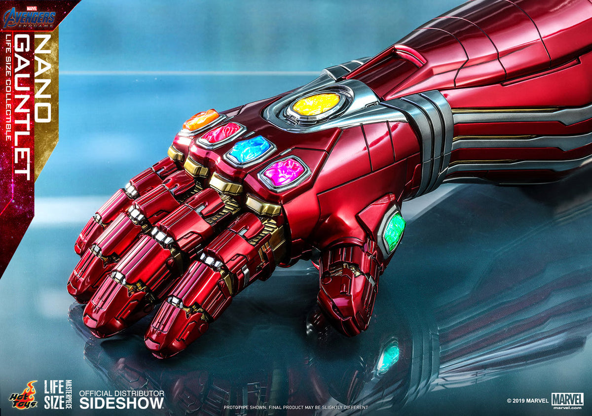 Hot Toys Nano Gauntlet Life-Size Replica - 52 cm LED Display