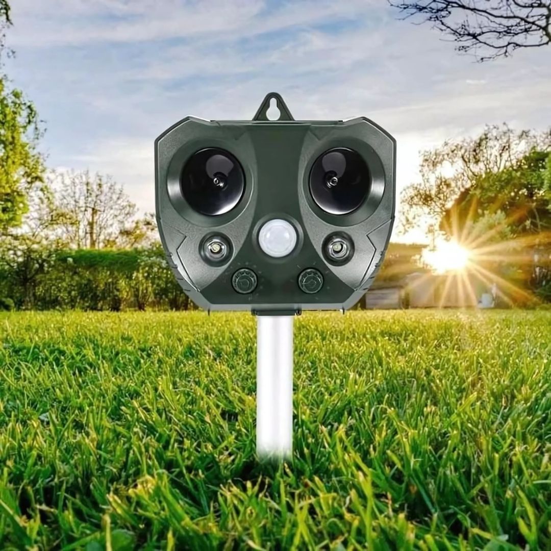 Ultrasonic Bird & Pest Repeller – Outdoor Garden Deterrent
