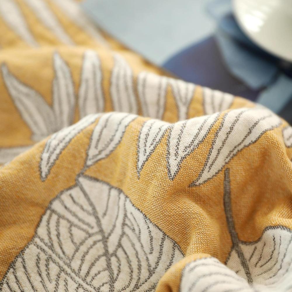Soft Leafy Summer Blanket for Cozy Warmth and Lightweight Comfort