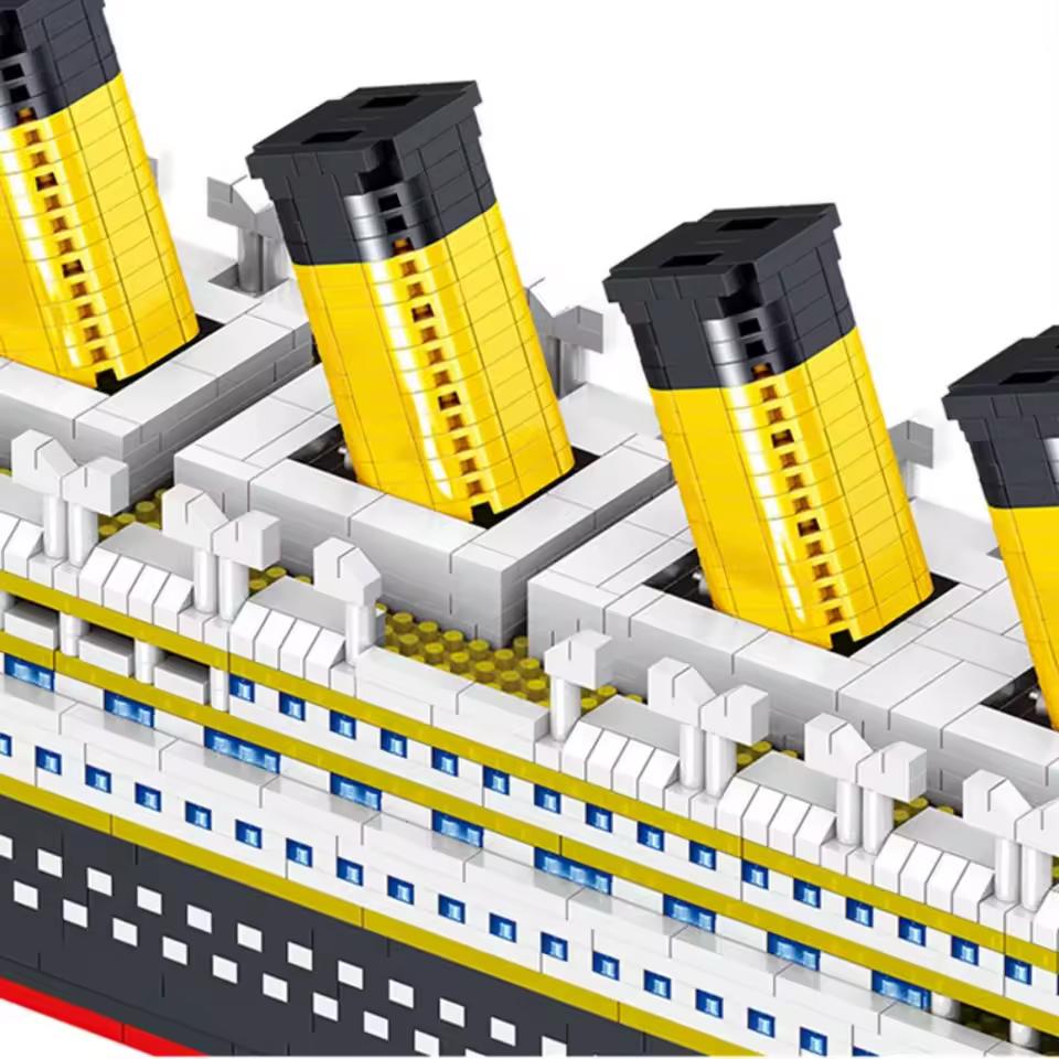 Titanic Ship Building Block Set, 3,800 Pieces, 60 cm