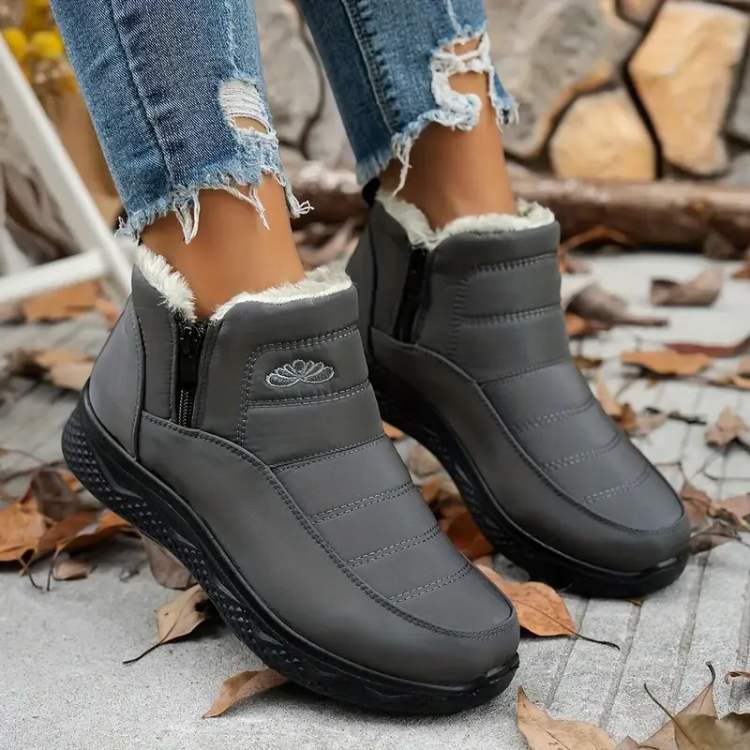 ArcticEase Women’s Snow Boots