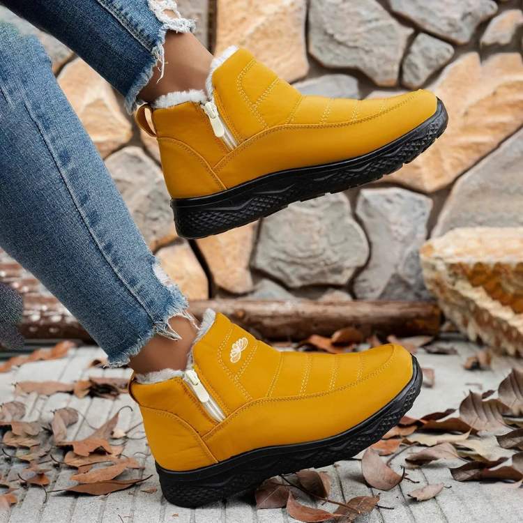 ArcticEase Women’s Snow Boots
