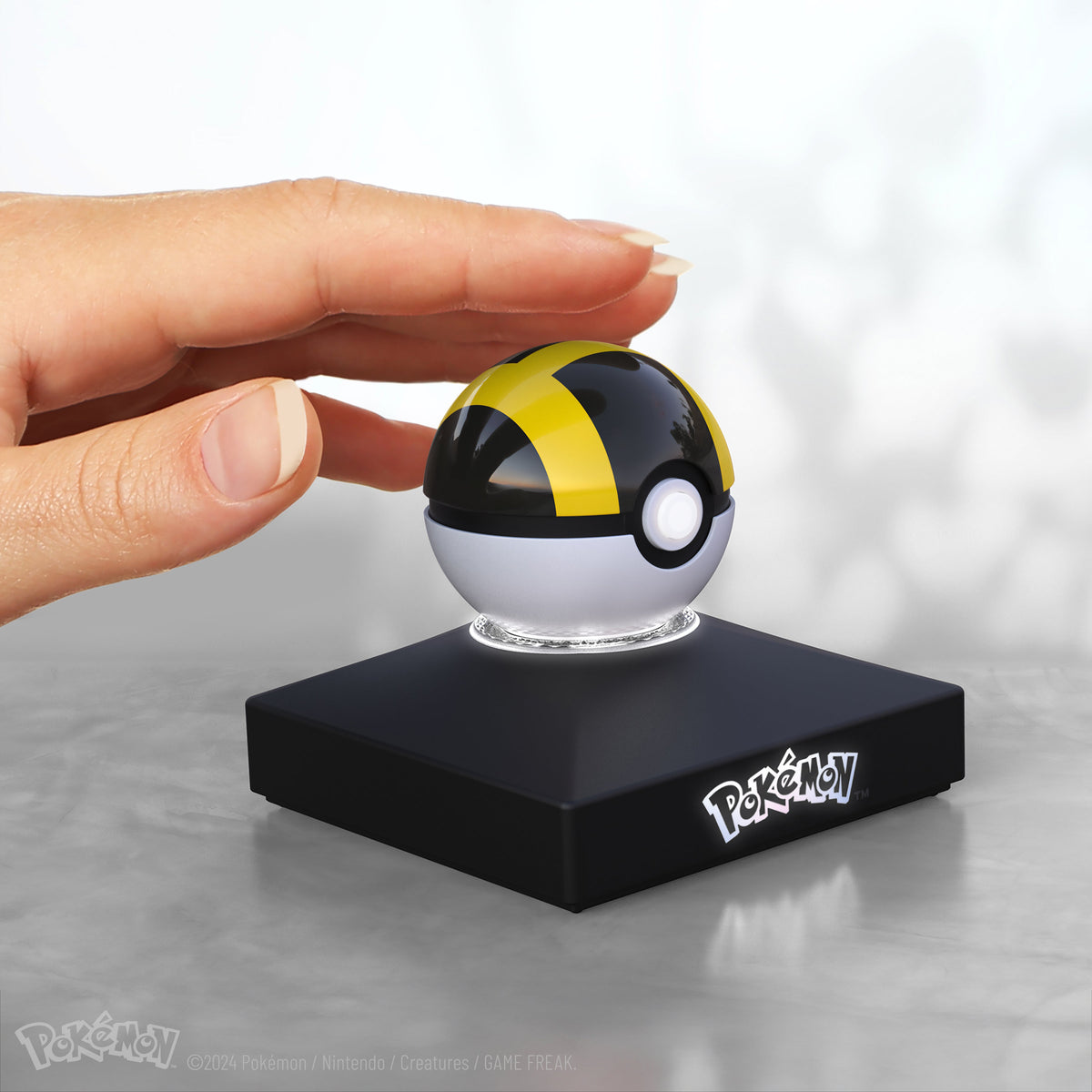 Pokémon Die-Cast interactieve replica van de Mini Ultra Ball