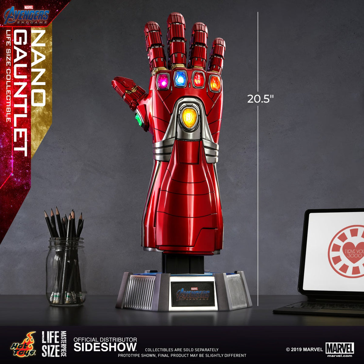 Hot Toys Nano Gauntlet Life-Size Replica - 52 cm LED Display